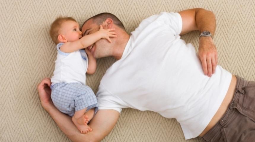 Babalar da anne olur! Hem de &ccedil;ok iyi olur