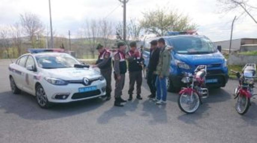 Trafiği Tehlikeye D&uuml;ş&uuml;ren Motosikletli Gen&ccedil;lere Ceza