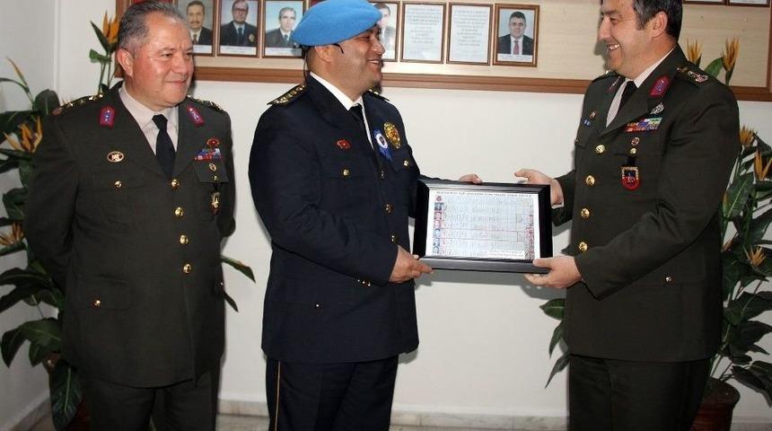 Jandarmadan Emniyet M&uuml;d&uuml;r&uuml;n&uuml; Duygulandıran S&uuml;rpriz