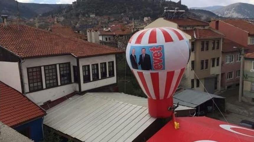 İş Yerinin Çatısına ’evet’ Pankartından Sonra Şimdi De ’evet’ Balonu