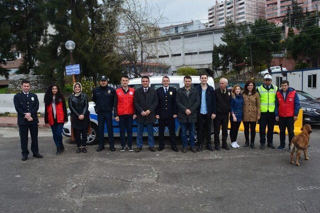 Kozlu Gençlik Merkezi Türk Polisinin Yanında