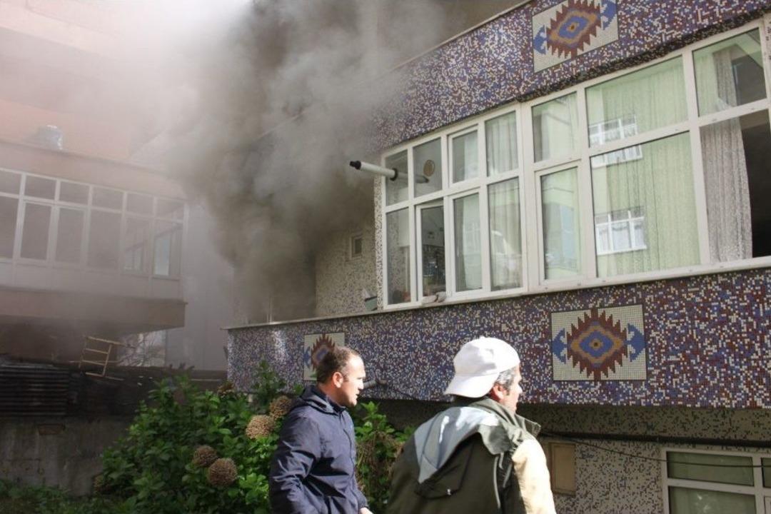 Yanan Eve Giren Anne 4 &Ccedil;ocuğunu Kurtardı