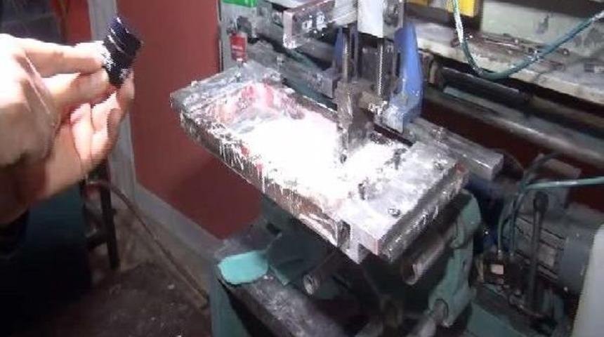 Bayrampaşa'da 50 Bin Sahte I&ccedil;ki Şişesi Kapağı Ele Ge&ccedil;irildi