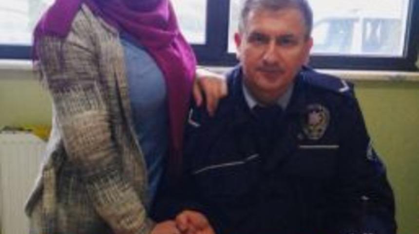 Polis Haftasını Eşine Aldığını Pastayla Kutladı