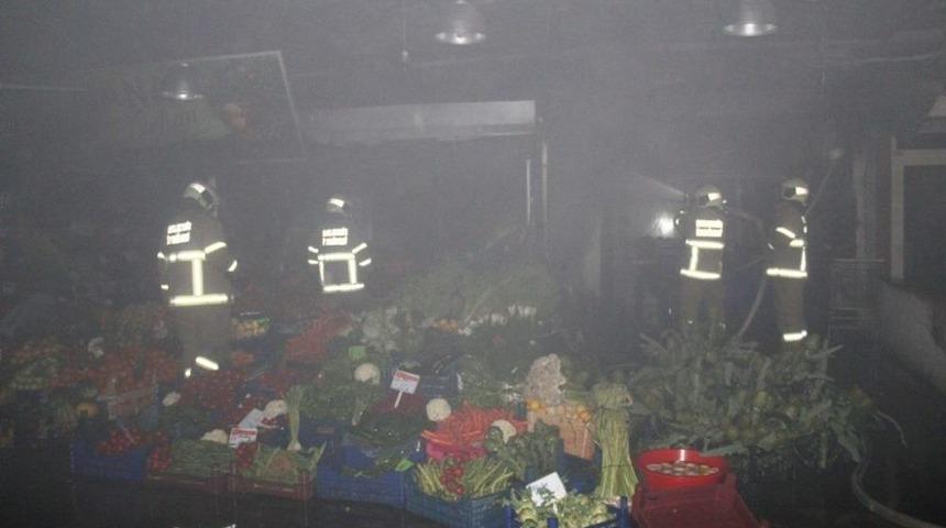 Ayvalık&rsquo;ta Manav Yangını Korkuttu