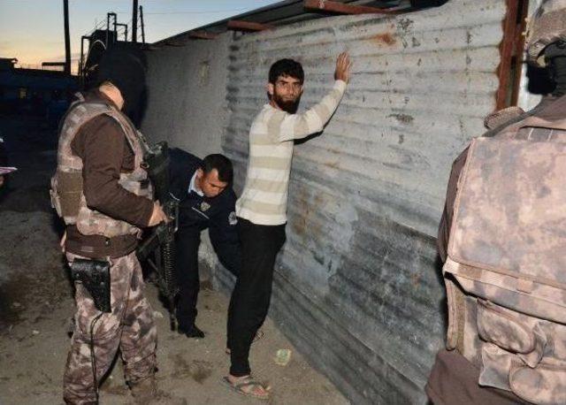 Adana da Deaş Operasyonu: 6 G&ouml;zaltı 3