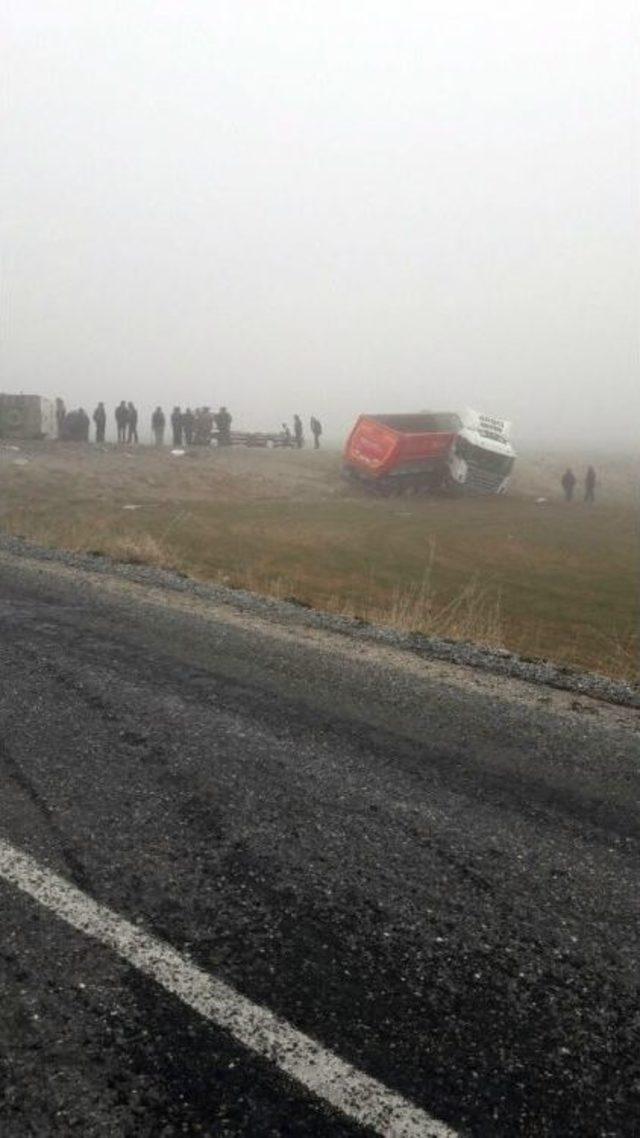 Kayseri’de Öğrenci Servisi İle Tır Çarpıştı: 2 Ölü, 10 Yaralı