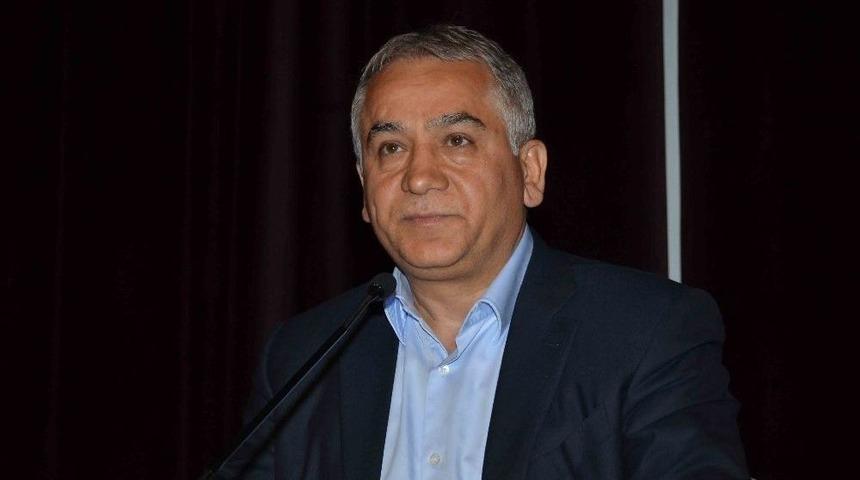 "k&uuml;resel Ve B&ouml;lgesel Değişimlerin Eşiğinde T&uuml;rkiye&rsquo;de Y&ouml;netim Sistemi Değişikliği" Konulu Konferans D&uuml;zenlendi