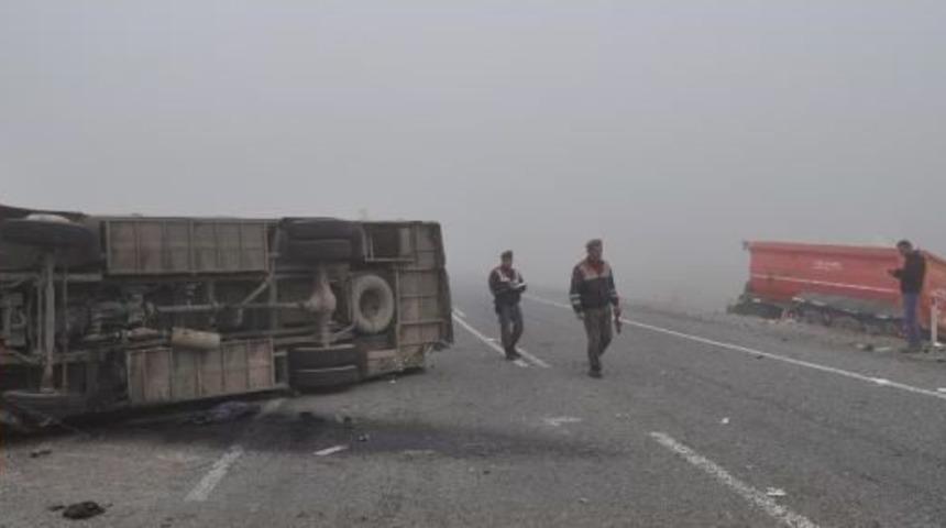 &Ouml;ğrenci Servisi Tır'a &Ccedil;arptı: 1 &Ouml;ğrenci &Ouml;ld&uuml; (2)- Yeniden