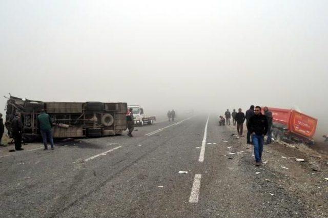 Öğrenci Servisi Tır'a Çarptı: 1 Öğrenci Öldü (2)- Yeniden