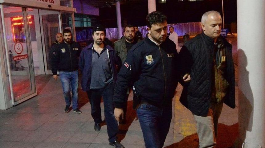 Fet&ouml;&rsquo;den Aranan 3 &lsquo;abi&rsquo; Saklandıkları Evde Yakalandı