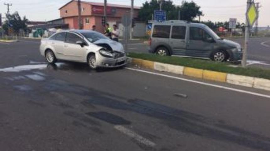 Hayrabolu&rsquo;da Maddi Hasarlı Kaza