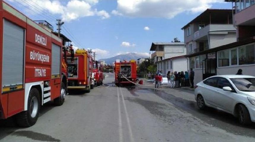 Tekstil Deposundaki Yangın Maddi Zarara Yol A&ccedil;tı