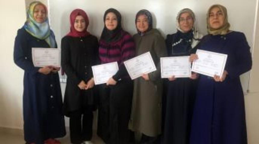 Pursaklar&rsquo;da Arap&ccedil;a Eğitimini Tamamlayan Kadınlar Sertifikalarına Kavuştu