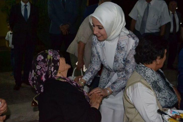 Esra Tüfenkci Ulu Çınarlarla İftarda Buluştu G4