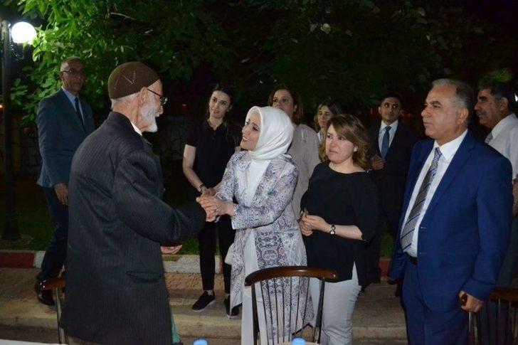 Esra Tüfenkci Ulu Çınarlarla İftarda Buluştu G5