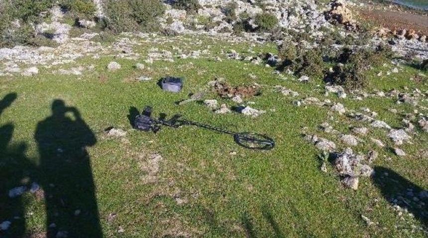 Besni'de Ka&ccedil;ak Kazı Yapan 3 Kişi Yakalandı