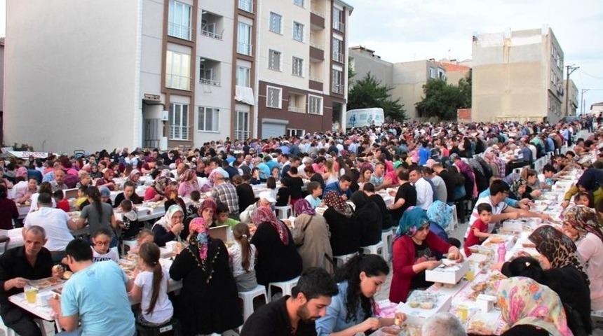 2 Bin S&uuml;leymanpaşalı Oru&ccedil;larını Birlikte A&ccedil;manın Mutluluğunu Yaşadı