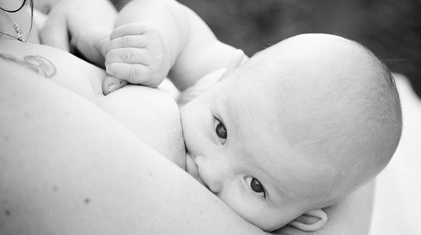 Emzirmenin utanılacak bir şey olmadığını kanıtlayan 8 fotoğraf