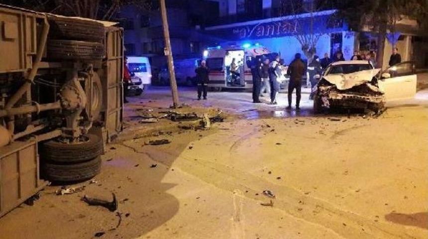 Bolu'da Midib&uuml;s Ile Otomobil &Ccedil;arpıştı: 2 Yaralı