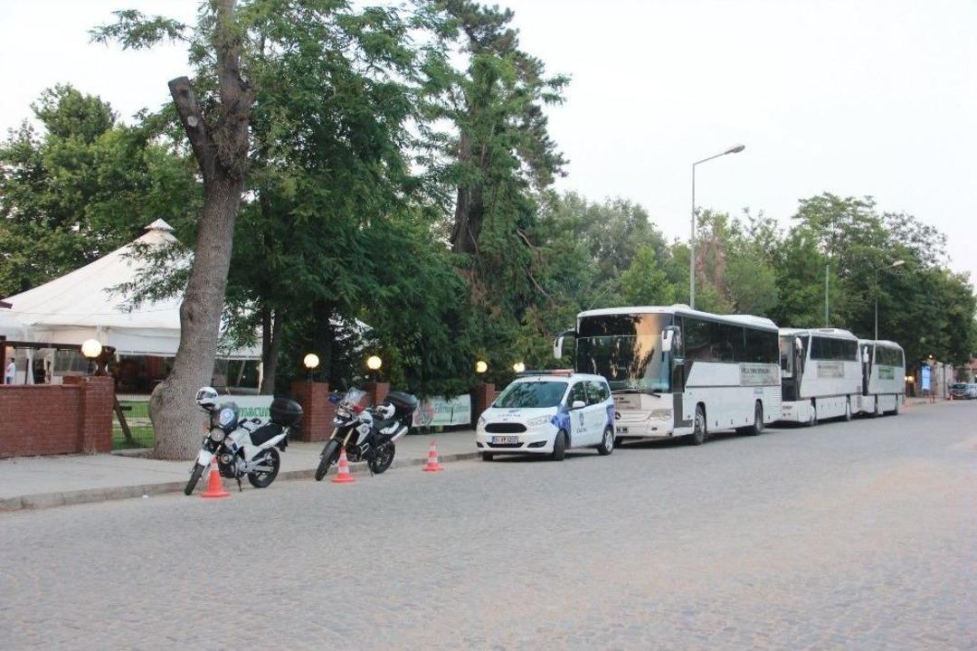 (&ouml;zel Haber) B&uuml;y&uuml;k&ccedil;ekmece Ailesinden Meri&ccedil; Nehri Kenarında İftar