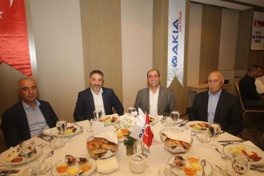 Otob&uuml;s Şof&ouml;rleri İftarda Buluştu