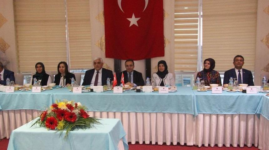 Vali İsmail &Ccedil;ataklı&rsquo;ya Veda Yemeği