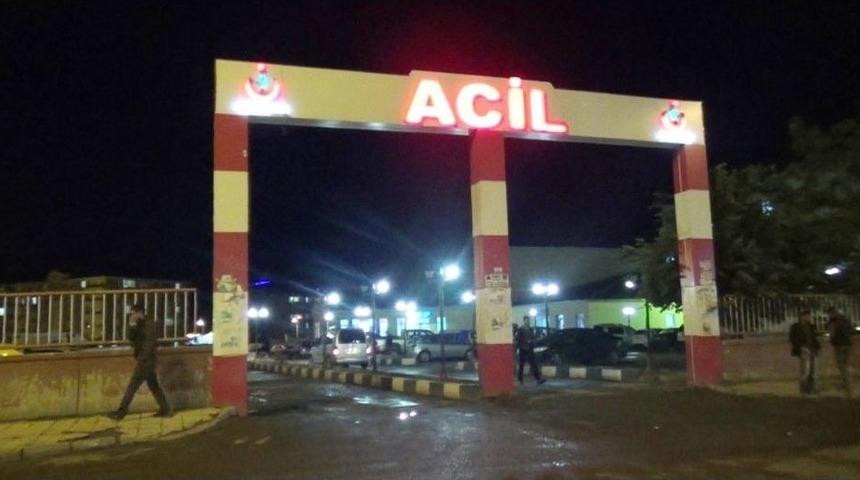 İki Aile Arasında Bı&ccedil;aklı Sopalı Kavga: 12 Yaralı