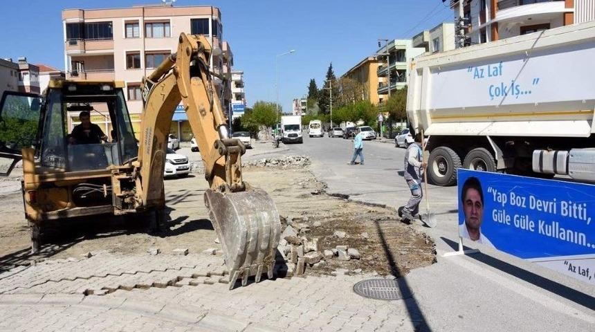 Aliağa&rsquo;daki Avcı Ramadan B&ouml;lgesinde Asfalt Hamlesi