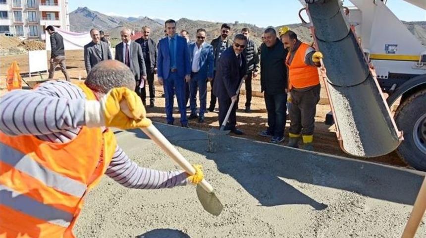 Munzur &Ccedil;ayı Kıyısı D&uuml;zenleniyor