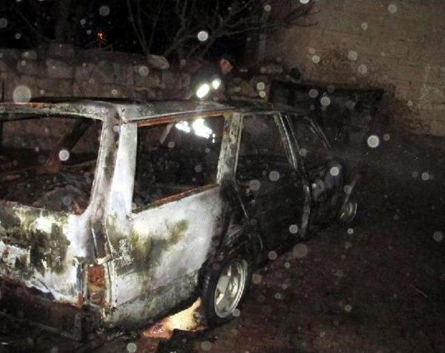 Kayseri'de Park Halindeki Otomobil Yandı