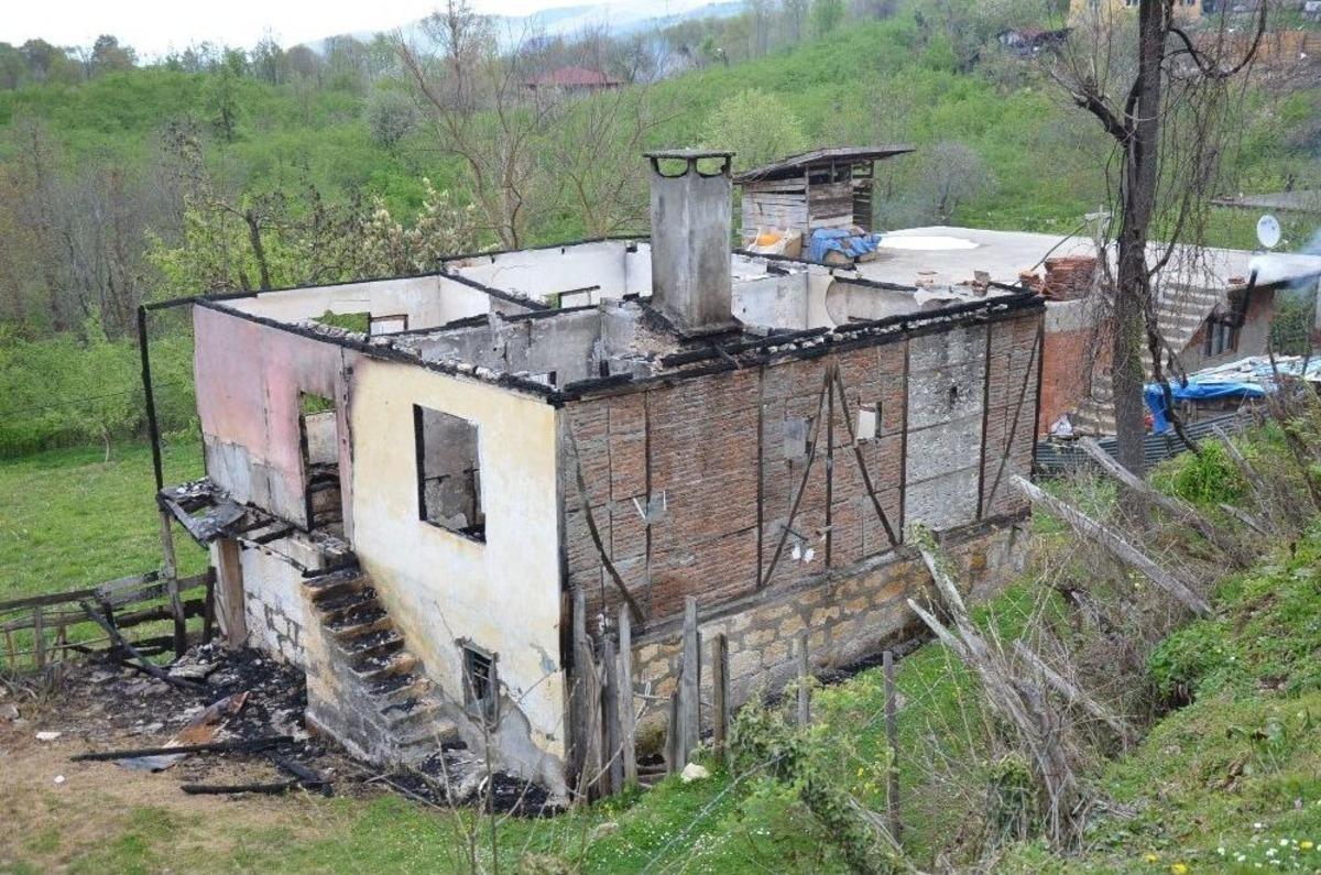 K&ouml;yl&uuml;leri Tedirgin Eden Yangınlar