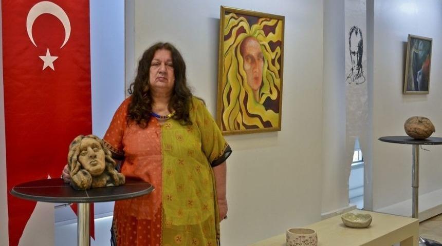 &Uuml;nl&uuml; Karikat&uuml;ristten Resim Sergisi