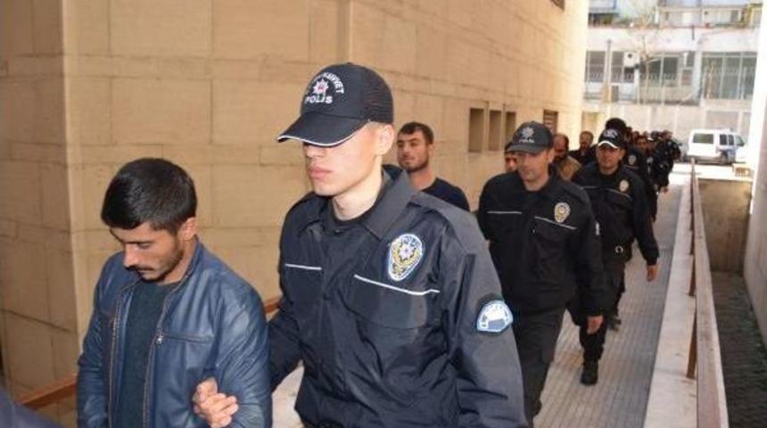Bursa'da Helikopter Destekli Ter&ouml;r Operasyonunda G&ouml;zaltına Alınan 20 Kişi Adliyeye Sevkedildi
