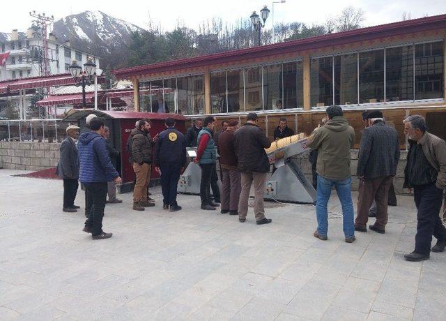 Amcası Eziyet Çekmesin Diye Makine Ürettiler, Şimdi Seri Üretime Geçtiler