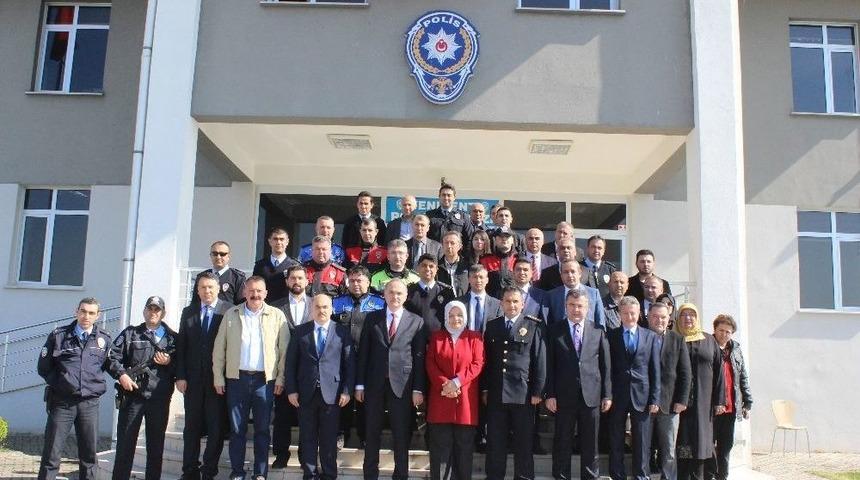 Bakan &Ouml;zl&uuml; Polislerle Kahvaltı Yaptı