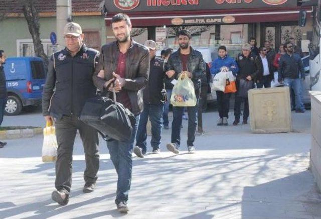 Eskişehir'de Hava Kuvvetleri Personeli Fetö Şüphelisi 24 Kişi Adliyede