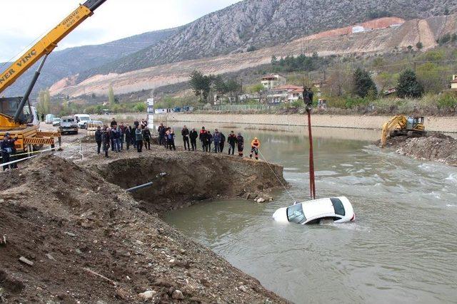 Yeşilırmak’a Uçan Otomobil Çıkarıldı