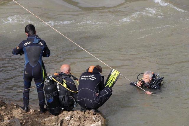 Yeşilırmak’a Uçan Otomobil Çıkarıldı