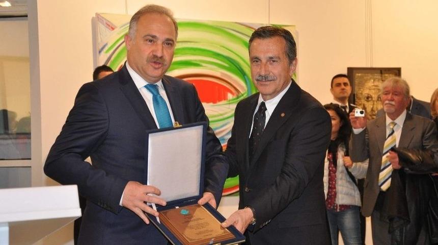 Başkan Ata&ccedil; &ldquo;sanata Katkı Kurumsal &Ouml;d&uuml;l&uuml;&rdquo;