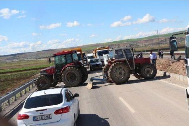 İstimlak Parasını Alamayınca Çevre Yolunu Kapattılar