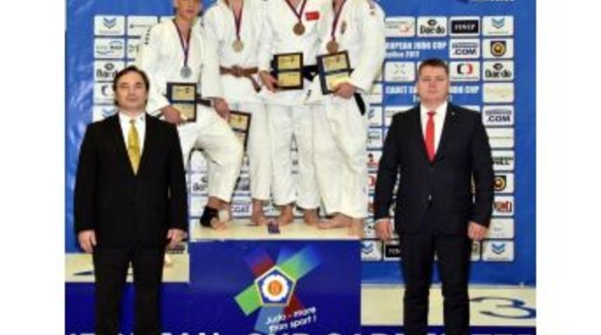 Başarılı Judocu Şişmanlar Avrupa &Uuml;&ccedil;&uuml;nc&uuml;s&uuml; Oldu