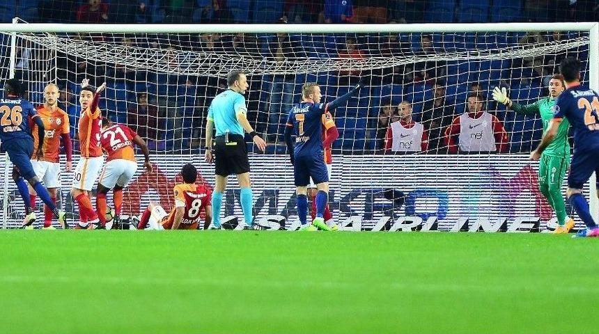 Galatasaray&rsquo;ın Yıldızlarının &Ccedil;aresiz Kaldığı An