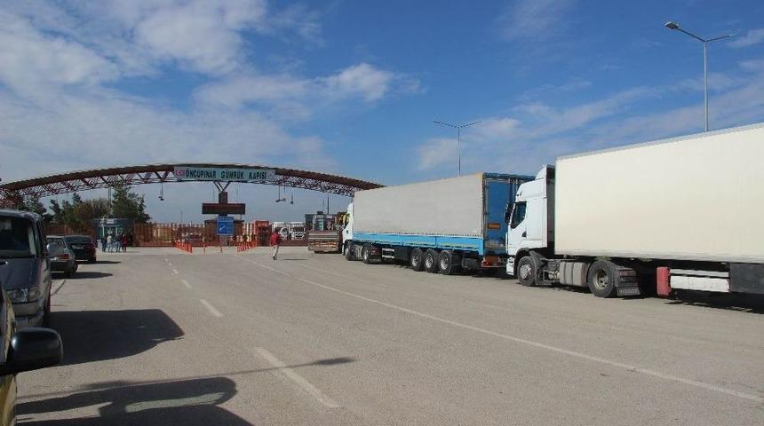 &Ouml;nc&uuml;pınar Sınır Kapısı&rsquo;nda Tır Yoğunluğu