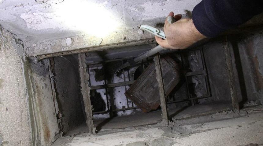 Annelerinin Bacaya Sakladığı Yavru Kedileri İtfaiye Kurtardı