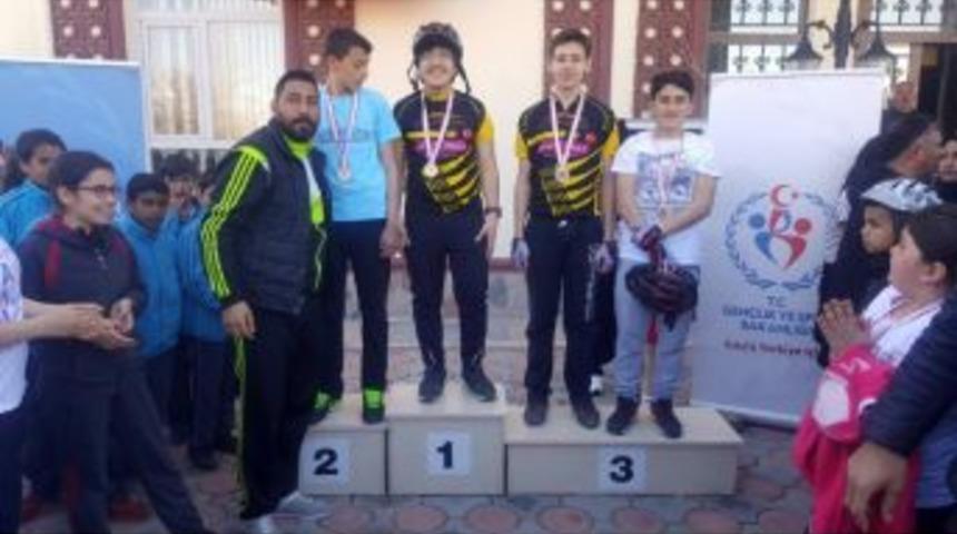&Ccedil;ınar Koleji &Ouml;ğrencileri Bisiklet Yarışlarından Derece İle D&ouml;nd&uuml;