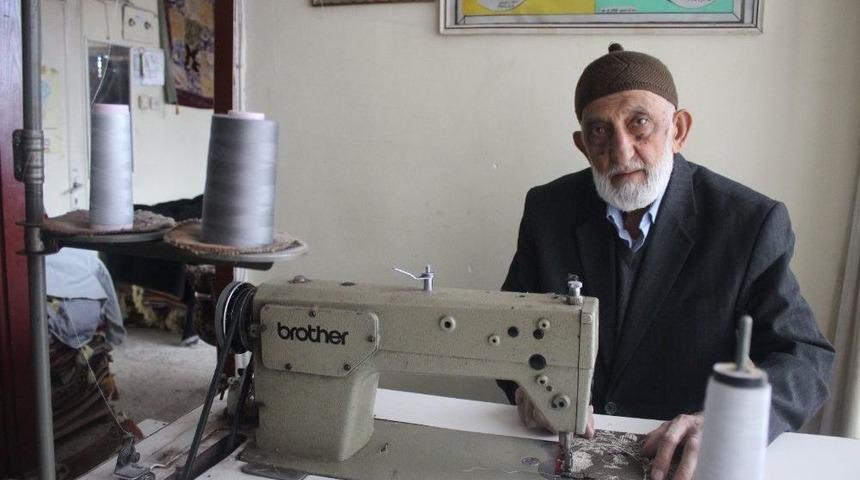 (&ouml;zel Haber) 87 Yaşında Ge&ccedil;imini &Ccedil;anta Yaparak Sağlıyor