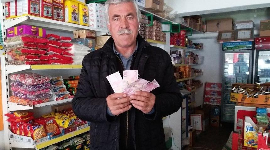 Paranın Sahte Olduğunu Son Anda Fark Etti