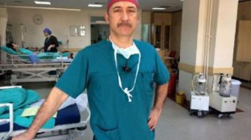 Prof. Dr. &Ccedil;ağatay &Ccedil;ifter: El Ile Meme Muayenesi Erken Teşhis Sağlamıyor