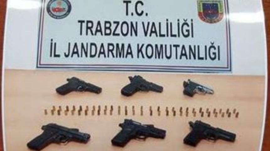 Trabzon&rsquo;da Silah Ka&ccedil;ak&ccedil;ılarına Operasyon